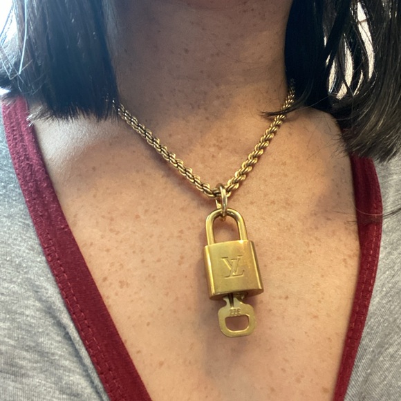 14K GF + LOUIS VUITTON lock & key necklaceš serial #322 - Picture 15 of 17